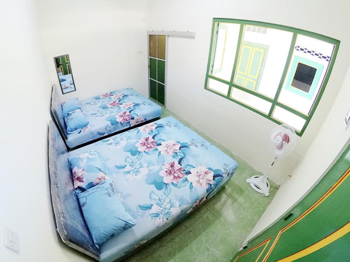 Ngadiwinatan Alleyway Guest House Jogja Yogyakarta Exteriör bild